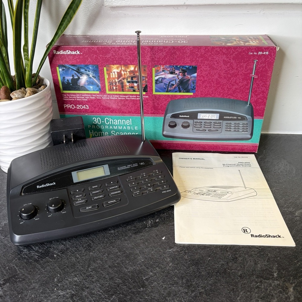 Radio Shack PRO-2043 Scanner 30 Channel Programmable Weather, Power Supply WORKS